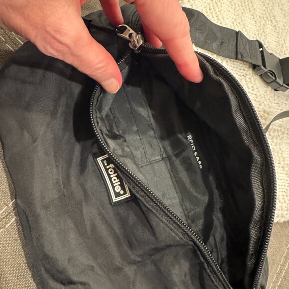 Foldie cross body! So great for travel - Picture 2 of 3